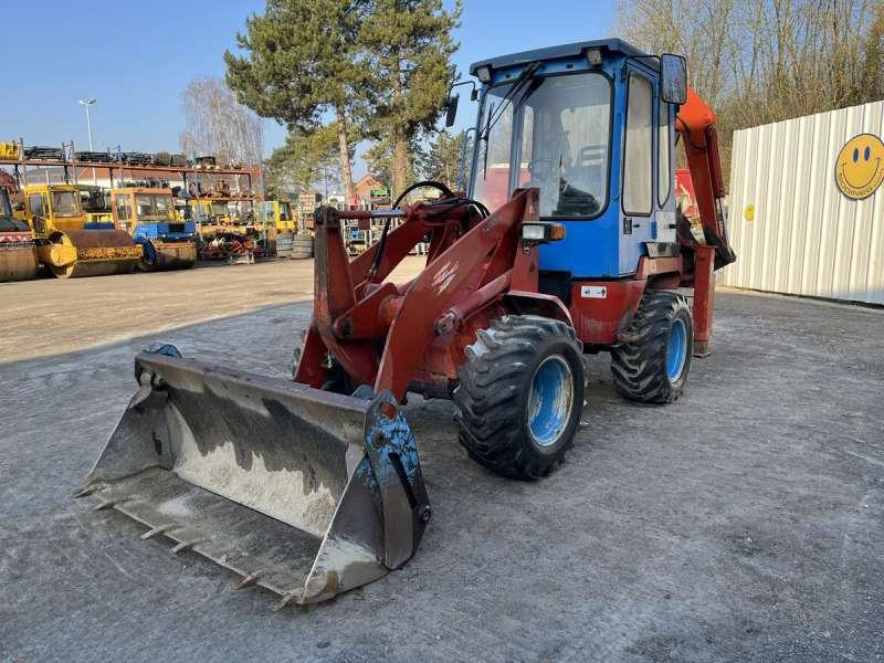 Kubota R520 - Kotrórakodó: 2 kép. Kubota R520 - Kotrórakodó: 2 kép.