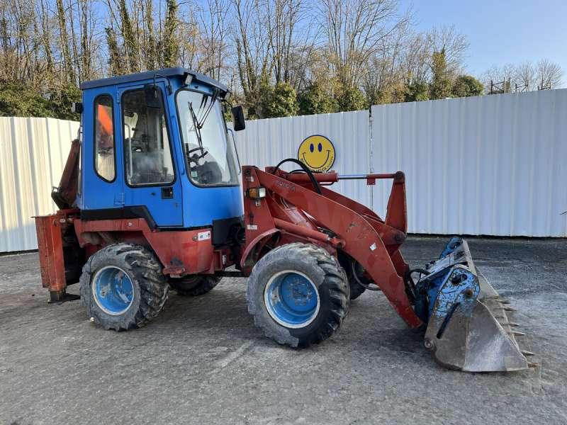 Kubota R520 - Kotrórakodó: 1 kép. Kubota R520 - Kotrórakodó: 1 kép.