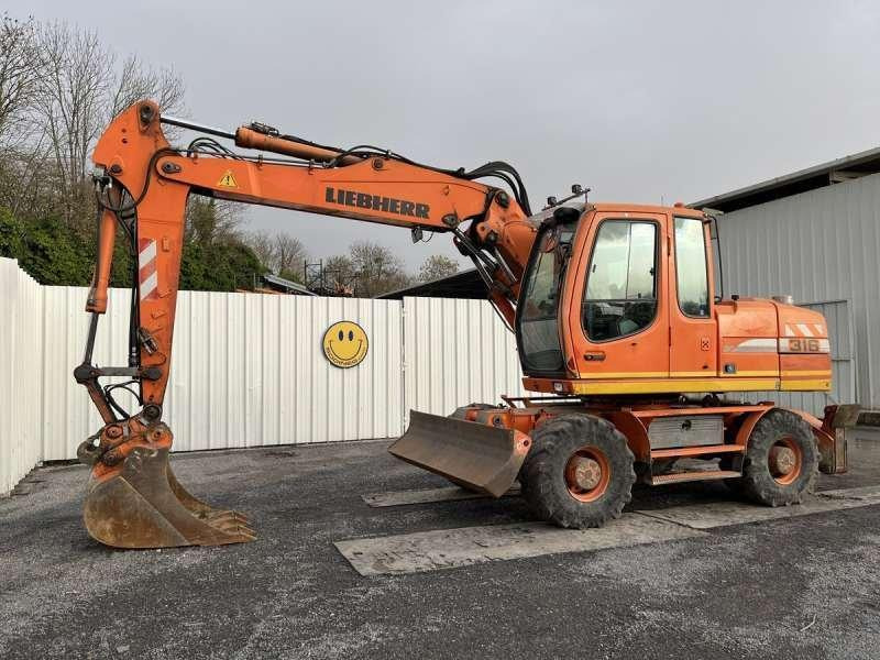 Liebherr A316 LITRONIC - Gumikerekes kotró: 1 kép. Liebherr A316 LITRONIC - Gumikerekes kotró: 1 kép.