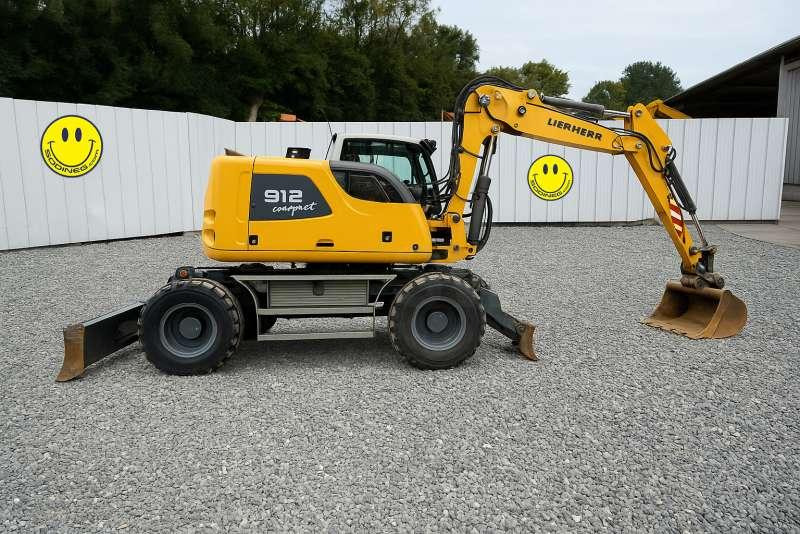 Liebherr A912 COMPACT - Gumikerekes kotró: 1 kép. Liebherr A912 COMPACT - Gumikerekes kotró: 1 kép.