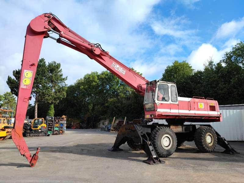Liebherr A942 - Hulladék kotró: 1 kép. Liebherr A942 - Hulladék kotró: 1 kép.