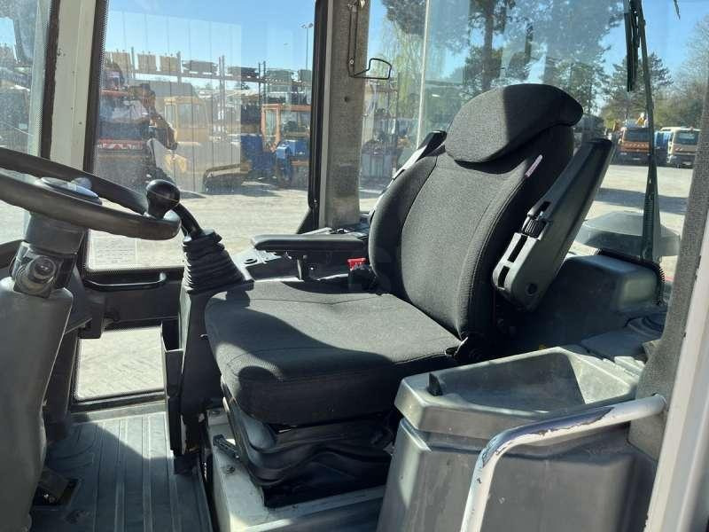 Derékcsuklós rakodó Liebherr L506 Stereo: 37 kép.