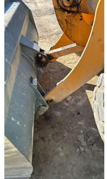 Liebherr L514 - Gumikerekes homlokrakodó: 4 kép. Liebherr L514 - Gumikerekes homlokrakodó: 4 kép.