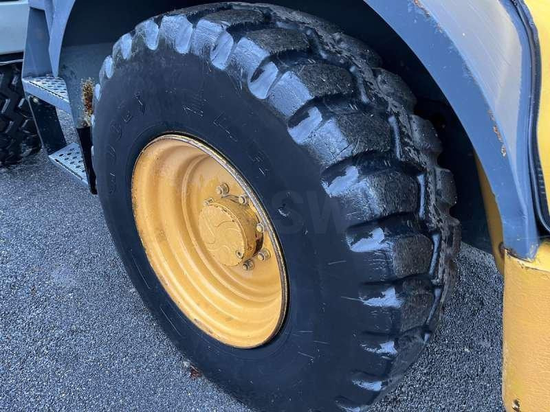 Gumikerekes homlokrakodó Liebherr L514 Stereo: 23 kép. Gumikerekes homlokrakodó Liebherr L514 Stereo: 23 kép.