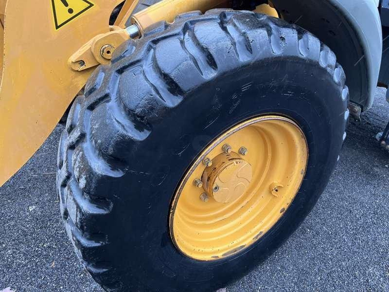 Gumikerekes homlokrakodó Liebherr L514 Stereo: 24 kép. Gumikerekes homlokrakodó Liebherr L514 Stereo: 24 kép.