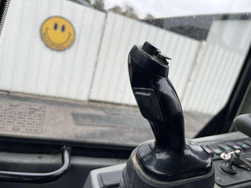 Gumikerekes homlokrakodó Liebherr L514 Stereo: 44 kép. Gumikerekes homlokrakodó Liebherr L514 Stereo: 44 kép.