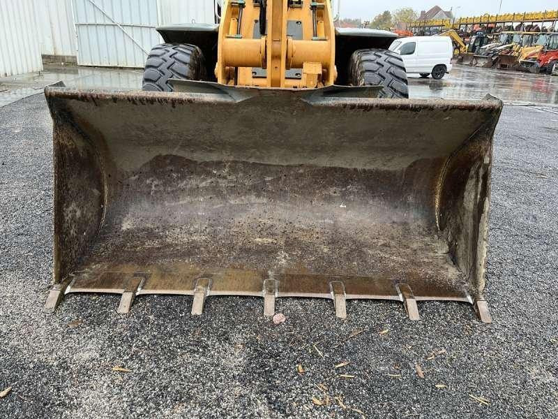 Gumikerekes homlokrakodó Liebherr L514 Stereo: 10 kép. Gumikerekes homlokrakodó Liebherr L514 Stereo: 10 kép.