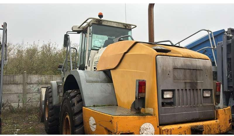 Liebherr L544 2PLUS2 - Gumikerekes homlokrakodó: 3 kép. Liebherr L544 2PLUS2 - Gumikerekes homlokrakodó: 3 kép.