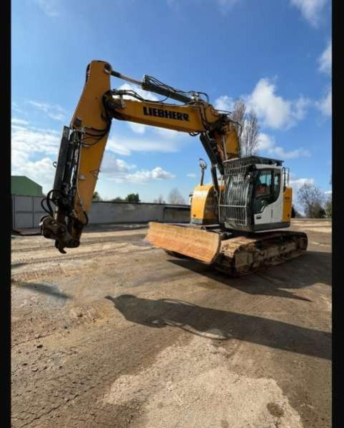 Liebherr R926 COMPACT - Lánctalpas kotró: 1 kép. Liebherr R926 COMPACT - Lánctalpas kotró: 1 kép.