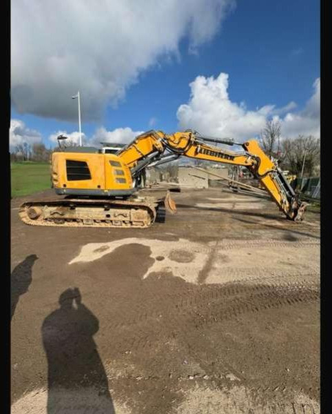 Liebherr R926 COMPACT - Lánctalpas kotró: 3 kép. Liebherr R926 COMPACT - Lánctalpas kotró: 3 kép.