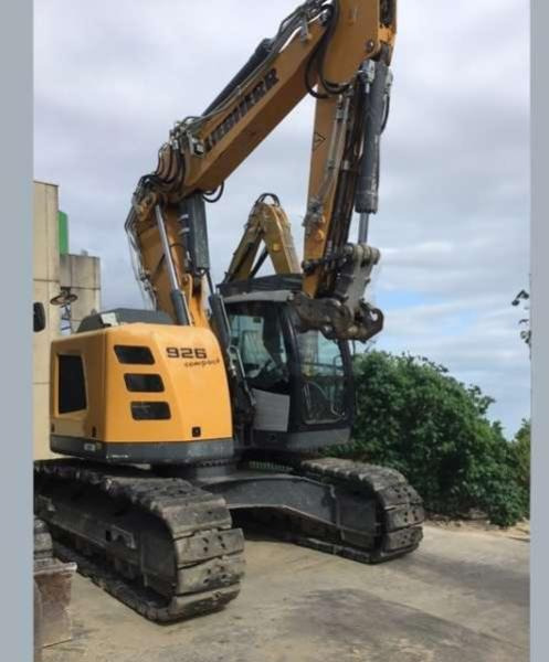 Liebherr R926 COMPACT - Lánctalpas kotró: 2 kép. Liebherr R926 COMPACT - Lánctalpas kotró: 2 kép.