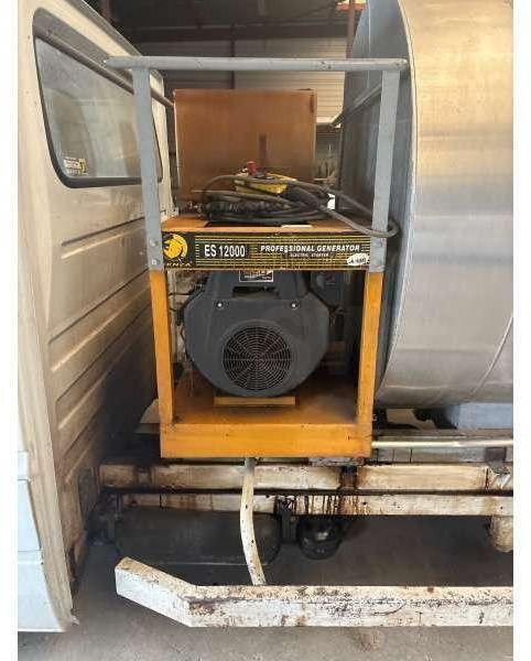 Mercedes 410 A EMULSION + TREMI GRAVILLON - Bitumenszóró: 4 kép. Mercedes 410 A EMULSION + TREMI GRAVILLON - Bitumenszóró: 4 kép.