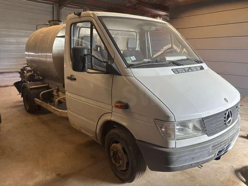 Mercedes 410 A EMULSION + TREMI GRAVILLON - Bitumenszóró: 1 kép. Mercedes 410 A EMULSION + TREMI GRAVILLON - Bitumenszóró: 1 kép.