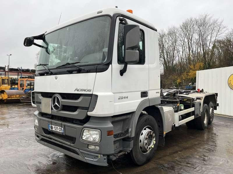 Mercedes ACTROS 2544 - Horgos rakodó teherautó: 2 kép. Mercedes ACTROS 2544 - Horgos rakodó teherautó: 2 kép.