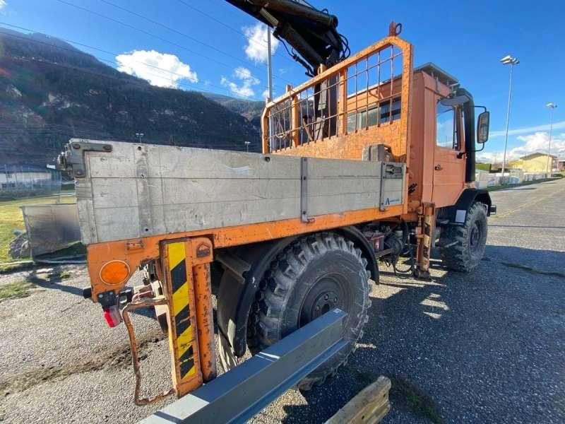 Mercedes UNIMOG U 140 MACHINE SUISSE - Billenőplatós teherautó: 2 kép. Mercedes UNIMOG U 140 MACHINE SUISSE - Billenőplatós teherautó: 2 kép.