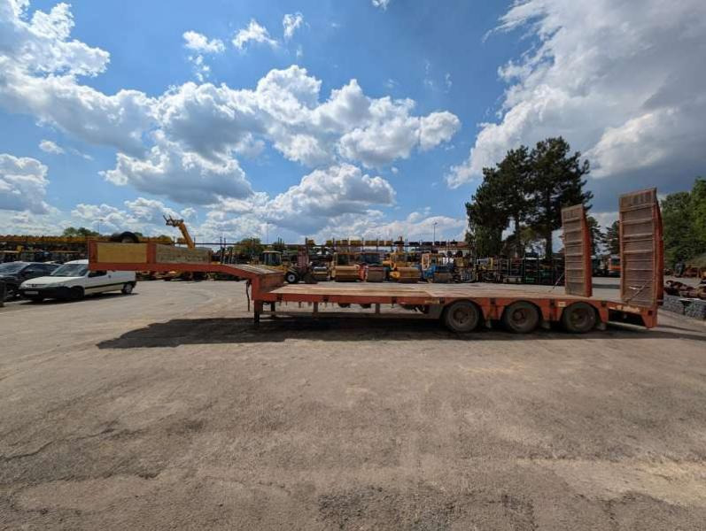 Nooteboom 3 ESSIEUX - Félpótkocsi mélybölcsős: 2 kép. Nooteboom 3 ESSIEUX - Félpótkocsi mélybölcsős: 2 kép.
