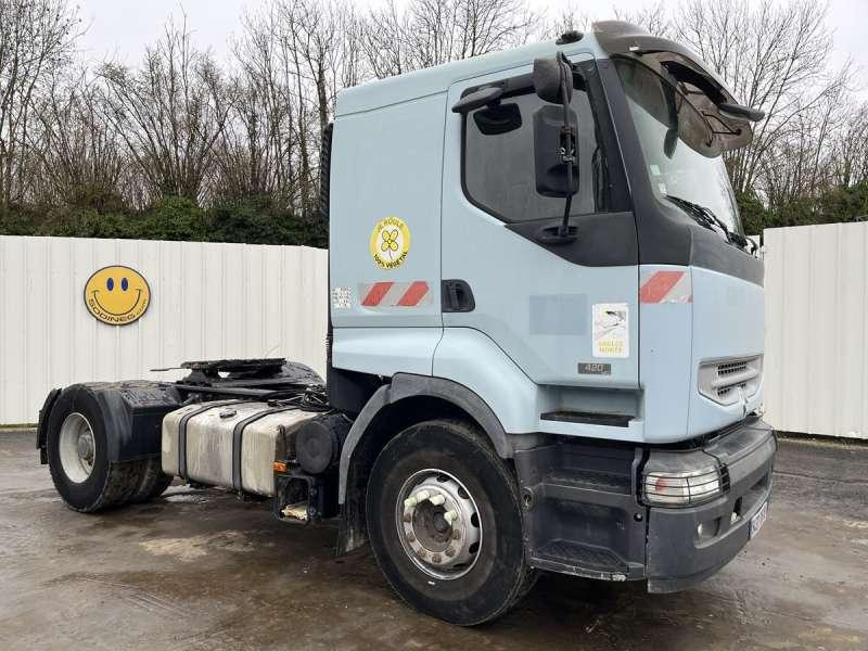 Renault Tracteur Routier PREMIUM 420 DCI - Nyergesvontató: 1 kép. Renault Tracteur Routier PREMIUM 420 DCI - Nyergesvontató: 1 kép.