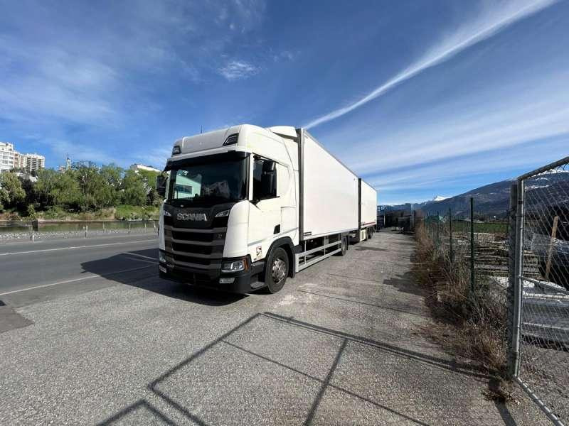 Scania R450 4X2 - Nyergesvontató: 4 kép. Scania R450 4X2 - Nyergesvontató: 4 kép.