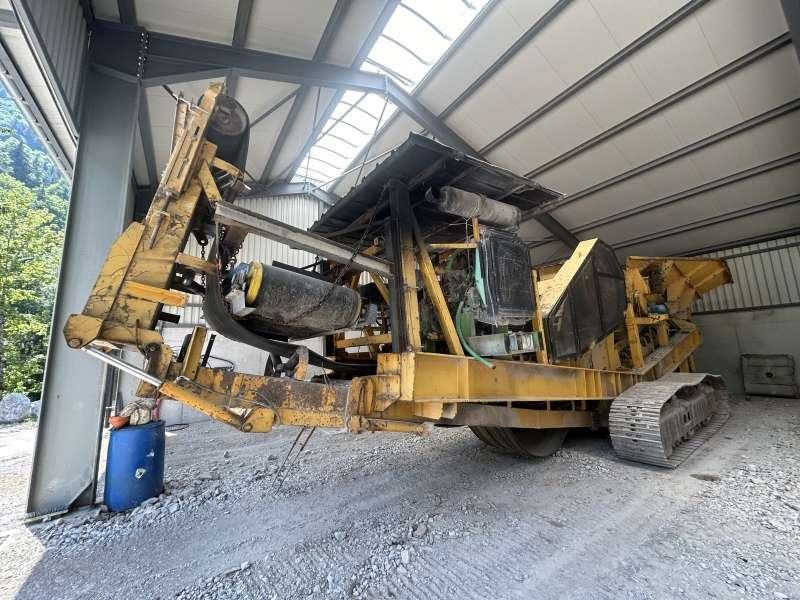 Om À Mâchoire - Törőgép: 1 kép. Om À Mâchoire - Törőgép: 1 kép.