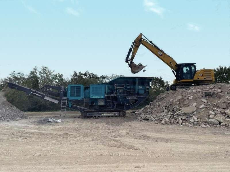 Powerscreen Premiertrak 400 - Törőgép: 2 kép. Powerscreen Premiertrak 400 - Törőgép: 2 kép.