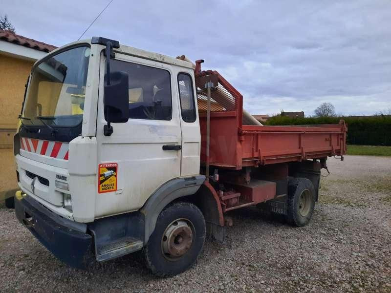 Renault 4X2 - Billenőplatós teherautó: 1 kép. Renault 4X2 - Billenőplatós teherautó: 1 kép.