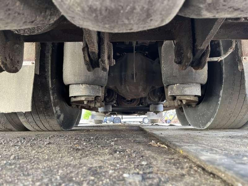 Aszfaltozó gép Renault PREMIUM 300 BOUILLE SECMAIR: 41 kép.