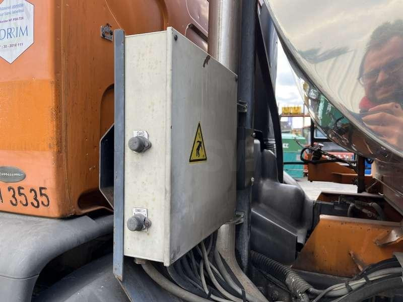 Aszfaltozó gép Renault PREMIUM 300 BOUILLE SECMAIR: 15 kép.