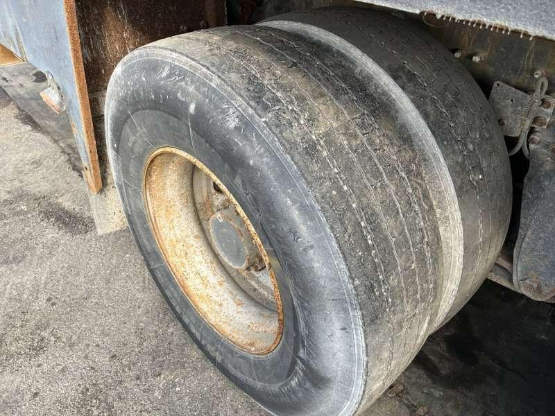 Aszfaltozó gép Renault PREMIUM 300 BOUILLE SECMAIR: 28 kép.