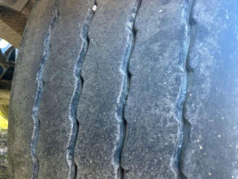 Félpótkocsi billenőplatós SCHWARZMULLER 3 ESSIEUX: 11 kép.