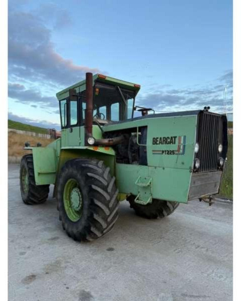 STEYGER BEARCAT III PT-225 - Traktor: 4 kép. STEYGER BEARCAT III PT-225 - Traktor: 4 kép.
