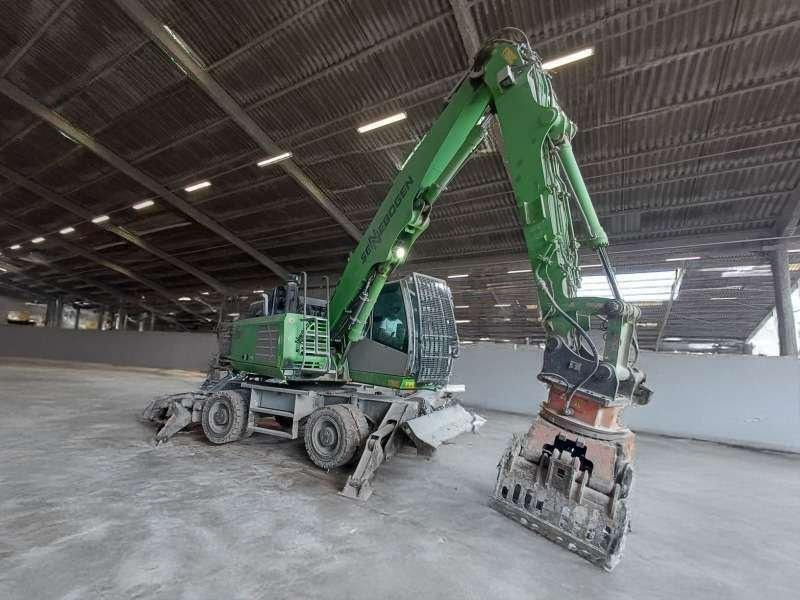 Sennebogen 818 - Hulladék kotró: 2 kép. Sennebogen 818 - Hulladék kotró: 2 kép.