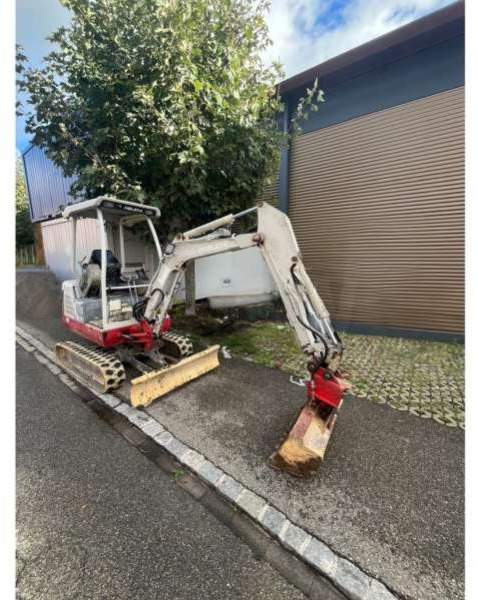 Takeuchi TB016 - Minikotró: 4 kép. Takeuchi TB016 - Minikotró: 4 kép.