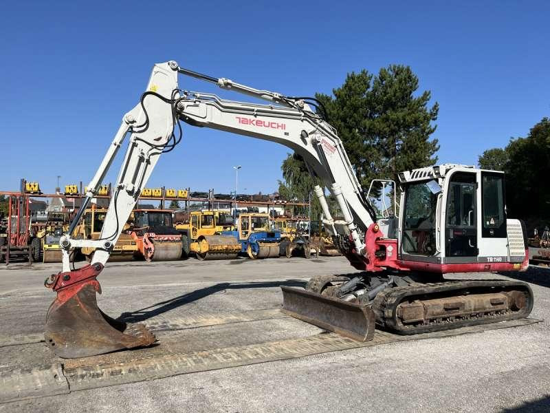 Takeuchi TB1140 - Lánctalpas kotró: 3 kép. Takeuchi TB1140 - Lánctalpas kotró: 3 kép.