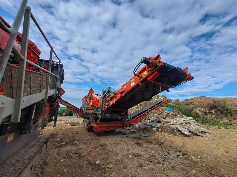 Terex FINLAY 873 - Osztályozó berendezés: 2 kép. Terex FINLAY 873 - Osztályozó berendezés: 2 kép.