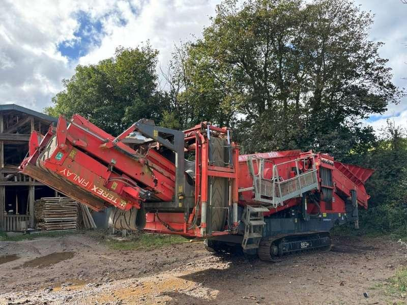 Terex FINLAY 883+ - Osztályozó berendezés: 1 kép. Terex FINLAY 883+ - Osztályozó berendezés: 1 kép.