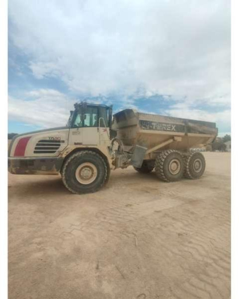 Terex TA30 - Csuklós dömper: 1 kép. Terex TA30 - Csuklós dömper: 1 kép.