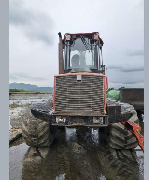 VALMET 840.4 - Erdészeti traktor: 5 kép. VALMET 840.4 - Erdészeti traktor: 5 kép.
