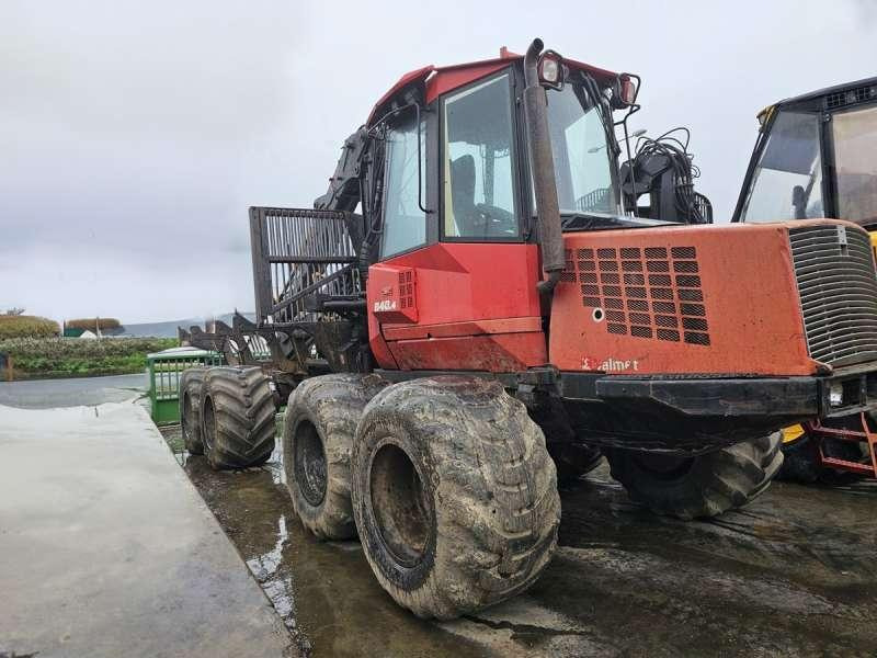 VALMET 840.4 - Erdészeti traktor: 2 kép. VALMET 840.4 - Erdészeti traktor: 2 kép.