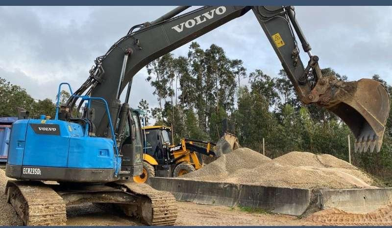 Volvo ECR235DL - Lánctalpas kotró: 1 kép. Volvo ECR235DL - Lánctalpas kotró: 1 kép.