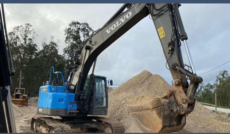 Volvo ECR235DL - Lánctalpas kotró: 5 kép. Volvo ECR235DL - Lánctalpas kotró: 5 kép.