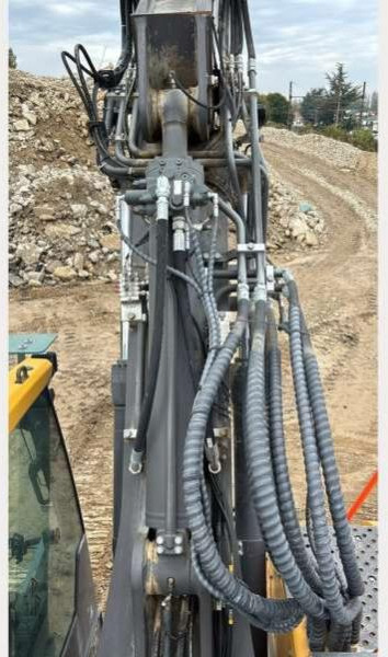 Volvo ECR235EL - Lánctalpas kotró: 5 kép. Volvo ECR235EL - Lánctalpas kotró: 5 kép.