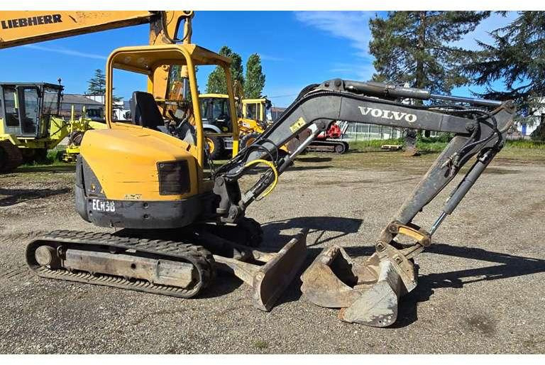 Volvo ECR38 - Minikotró: 3 kép. Volvo ECR38 - Minikotró: 3 kép.