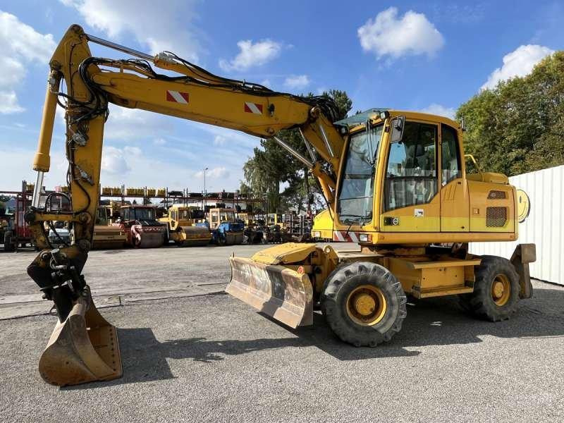 Volvo EW140D - Gumikerekes kotró: 3 kép. Volvo EW140D - Gumikerekes kotró: 3 kép.