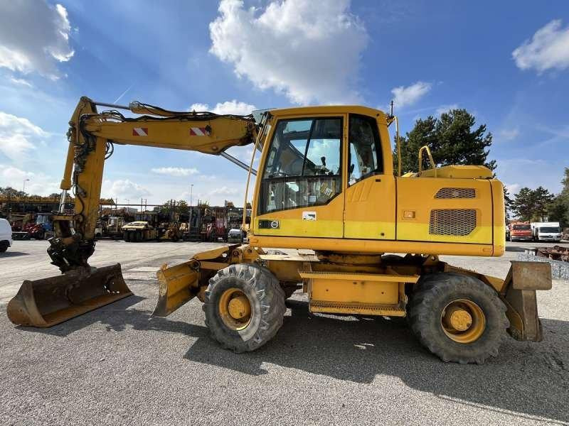 Volvo EW140D - Gumikerekes kotró: 4 kép. Volvo EW140D - Gumikerekes kotró: 4 kép.