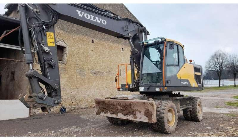 Volvo EW180E - Gumikerekes kotró: 1 kép. Volvo EW180E - Gumikerekes kotró: 1 kép.