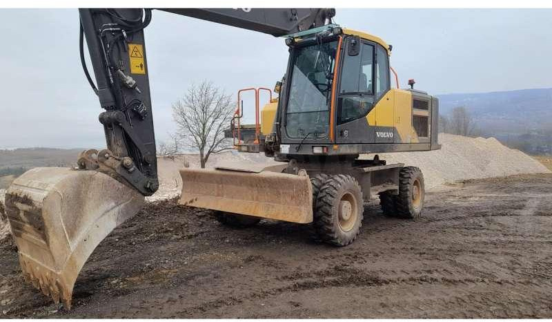 Volvo EW180E - Gumikerekes kotró: 5 kép. Volvo EW180E - Gumikerekes kotró: 5 kép.