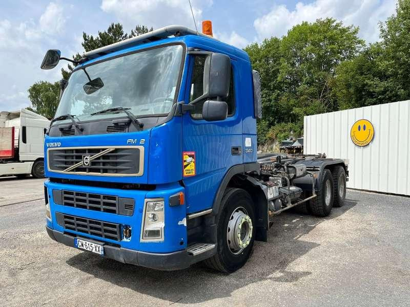 Volvo FM12 - 340 - Horgos rakodó teherautó: 2 kép. Volvo FM12 - 340 - Horgos rakodó teherautó: 2 kép.