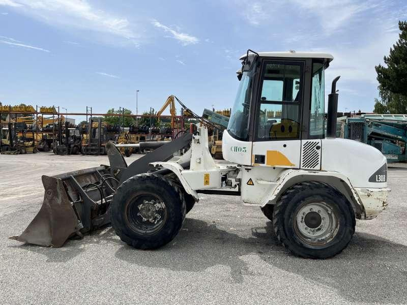 Volvo L30B-Z/X - Derékcsuklós rakodó: 4 kép. Volvo L30B-Z/X - Derékcsuklós rakodó: 4 kép.