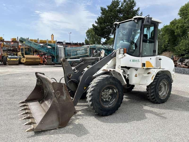 Volvo L30B-Z/X - Derékcsuklós rakodó: 3 kép. Volvo L30B-Z/X - Derékcsuklós rakodó: 3 kép.