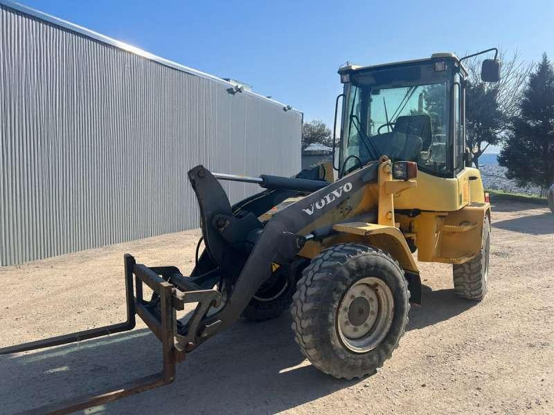 Volvo L30Z - Gumikerekes homlokrakodó: 2 kép. Volvo L30Z - Gumikerekes homlokrakodó: 2 kép.